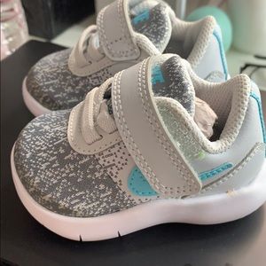 Infants sneakers (2C)